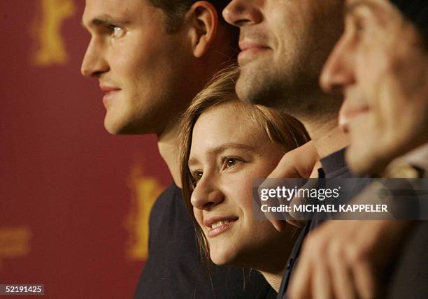 German actors Fabian Hinrichs, Julia Jentsch, Alexander Held and Andre Hennicke pose during a photocall 13 February 2005 at the International Berlin...