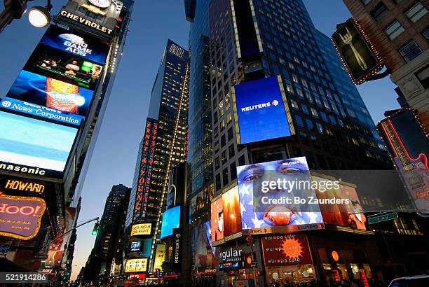 times square at dusk - bo zaunders stock pictures, royalty-free photos & images