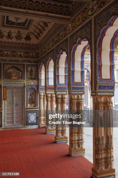 india, rajasthan, shekhawati, nawalgarh, poddar haveli, courtyar - shekhawati stock pictures, royalty-free photos & images