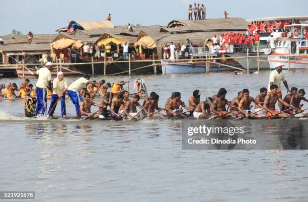 snake boat race on punnamada lake, alleppey, alappuzha, kerala, india - kerala snake boat stock pictures, royalty-free photos & images