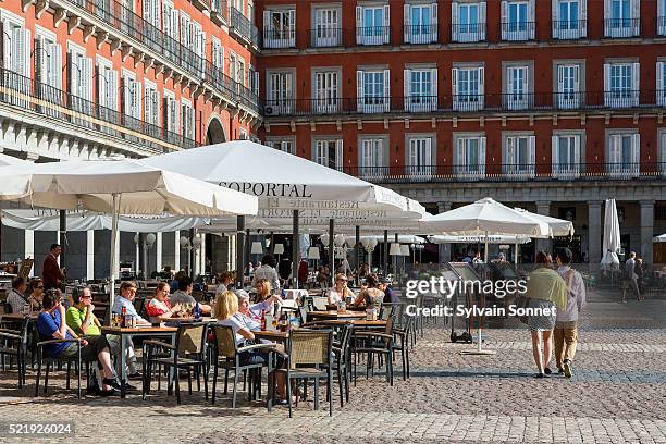 madrid, plaza mayor - café esplanada imagens e fotografias de stock