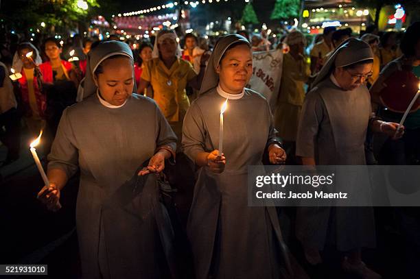 catholic nuns during sinulog procession - sinulog stock pictures, royalty-free photos & images