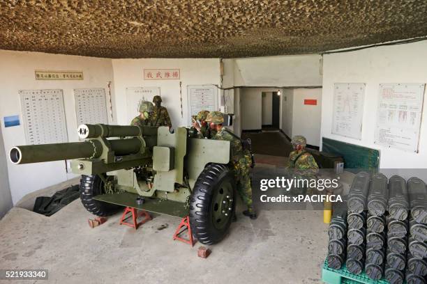 taiwan military practice war games on nangan island - taiwanesischer abstammung stock-fotos und bilder