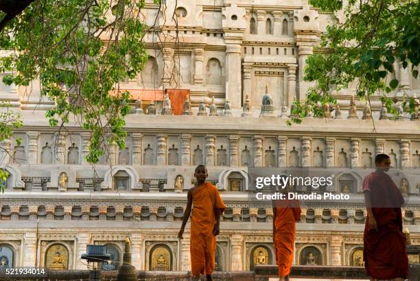 mahabodhi temple bodhgaya bihar india asia - mahabodhi temple stock pictures, royalty-free photos & images