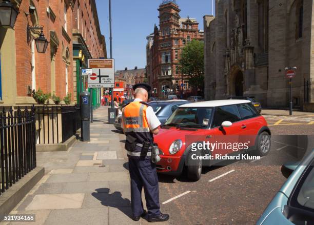 traffic warden issuing ticket in leeds - leeds street stock pictures, royalty-free photos & images