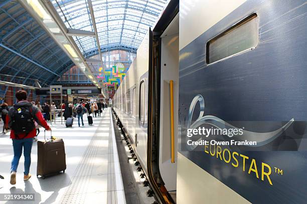 arriving from paris into london's st. pancras station on the eurostar train - eurostar stockfoto's en -beelden