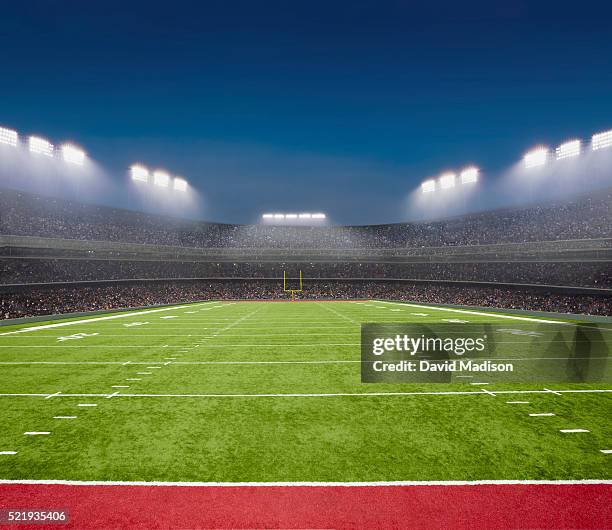 empty football field - palo della porta foto e immagini stock