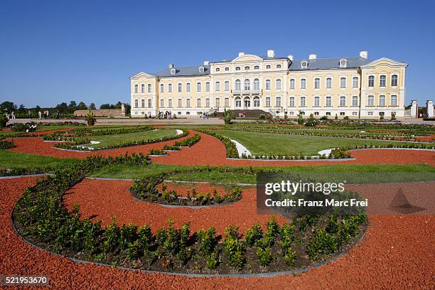 rundale palace and grounds in latvia - bauska stock-fotos und bilder
