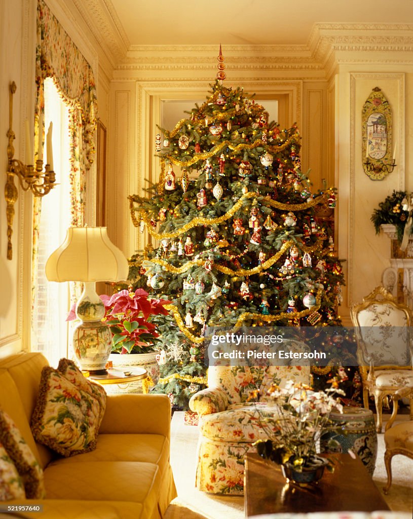 Luxurious Decorated Christmas Tree In French Living Room High-Res Stock ...