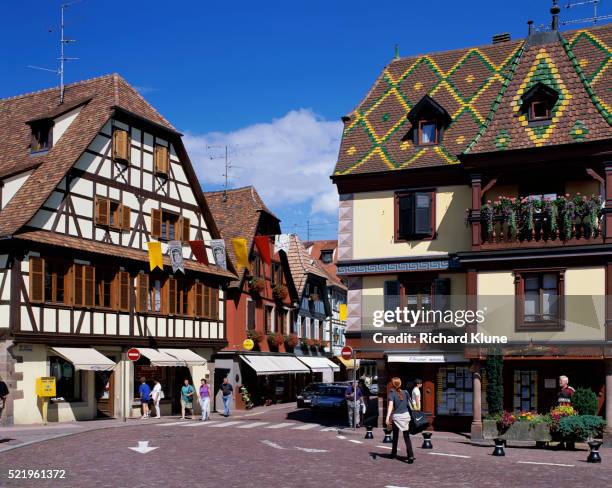 decorated old buildings in obernai - obernai stockfoto's en -beelden