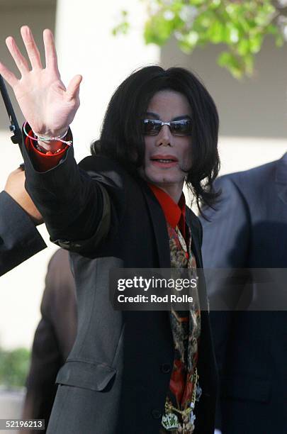 Singer Michael Jackson waves as he arrives at the Santa Barbara County Courthouse for jury selection in his child molestation trial February 14, 2005...