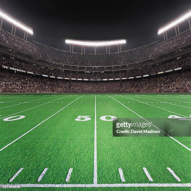 american football stadium, 50 yard line view - american football team stockfoto's en -beelden