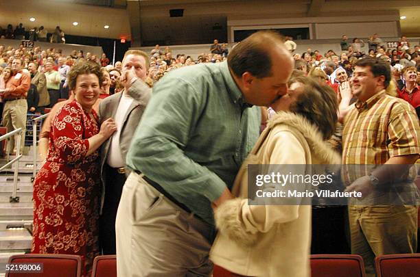 Bret Rice 167 Small Deeds Stock Photos, High-Res Pictures, and Images - Getty Images