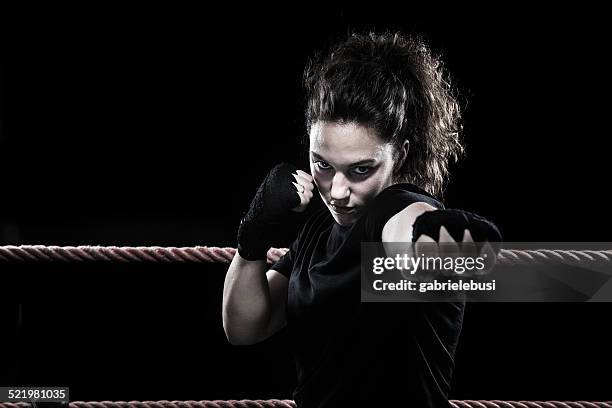 female boxer - womens boxing fotografías e imágenes de stock