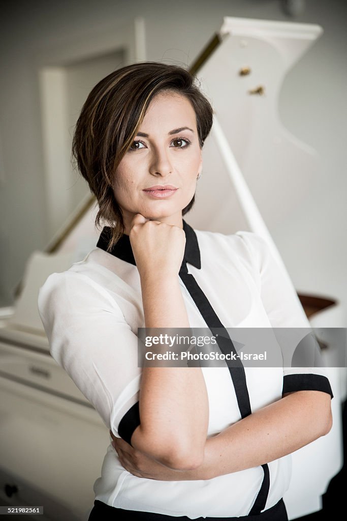 Young woman resting chin on hand, portrait