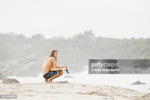 australian surfer with surfboard, bacocho, puerto escondido, mexico - puerto escondido stock pictures, royalty-free photos & images