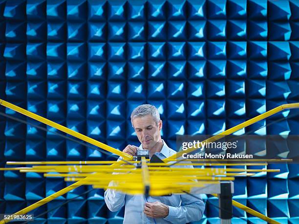 scientist preparing to measure electromagnetic waves in anechoic chamber - ondas electromagneticas fotografías e imágenes de stock