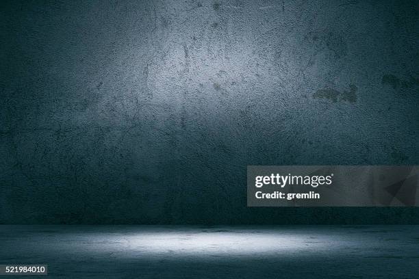 iluminadas hormigón fondo vacío - callejuela fotografías e imágenes de stock