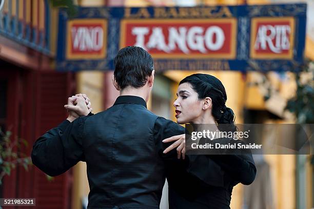 street dancers, couple dancing tango, la boca, buenos aires, argentina - tango argentina stock pictures, royalty-free photos & images