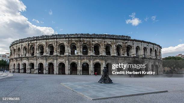 amphitheatre, nimes, languedoc-roussillon, france - nîmes stock-fotos und bilder