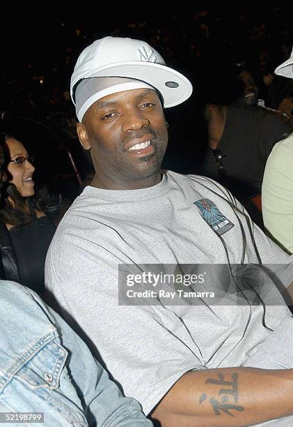 Comedian T.K. Kirkland poses for photos at Jill Scott's concert at the Universal Amphitheater February 14, 2005 in Universal City, California.