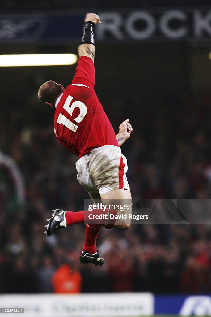 Welsh Captain Gareth Thomas celebrates