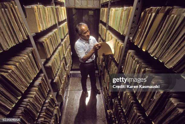 radiation research files in hiroshima japan - japanse-overgave stockfoto's en -beelden