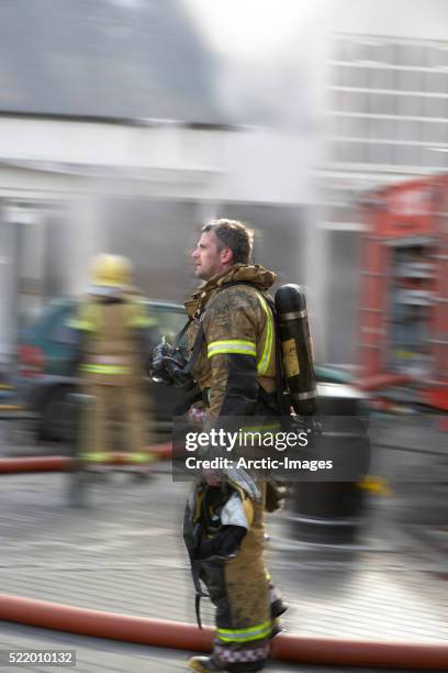 firefighter - nordeuropäischer abstammung stock-fotos und bilder