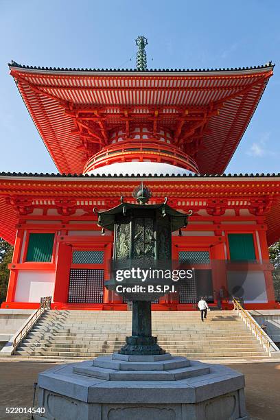 konpon daito pagoda atop sacred koyasan mountain in wakayama, japan - konpon daito stock pictures, royalty-free photos & images