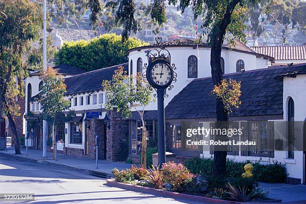 shops in downtown laguna beach, california - laguna beach california fotografías e imágenes de stock