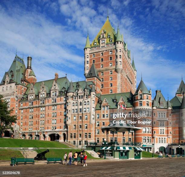 canada, quebec, quebec city, chateau frontenac - chateau frontenac hotel stock-fotos und bilder