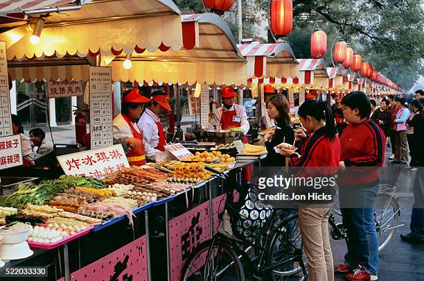 food stalls at night market in beijing - street food market stock pictures, royalty-free photos & images