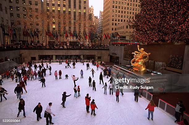 ice skating in rockefeller center - rockefeller center ice skating stock pictures, royalty-free photos & images