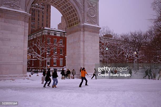 snowball fight in washington square park - washington square park stockfoto's en -beelden