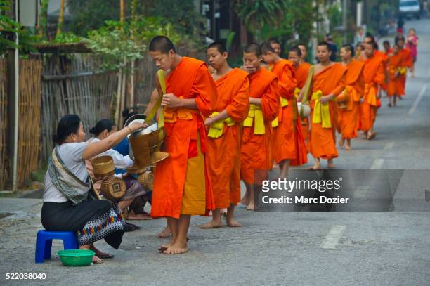 takbat ritual in luang prabang - alms stock pictures, royalty-free photos & images