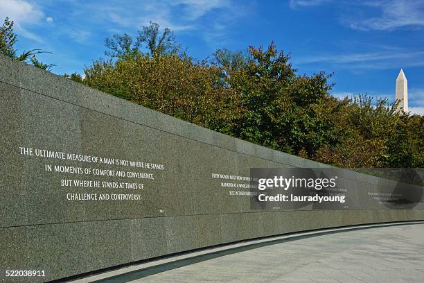 blick auf das washington denkmal von mlk memorial plaza - martin luther king memorial stock-fotos und bilder