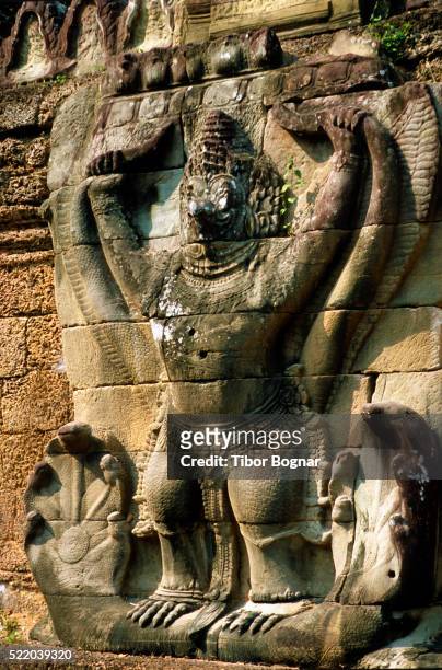 angkor, preah khan, garuda statue - tibor bognar cambodia bildbanksfoton och bilder
