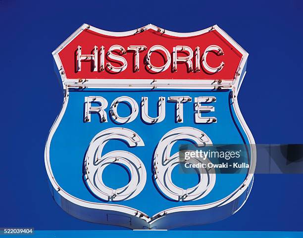 route 66 sign - seligman, az - route 66 stock-fotos und bilder