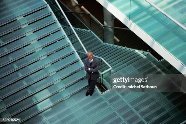 sir norman foster on carre d'art stairway - sir-norman-foster imagens e fotografias de stock