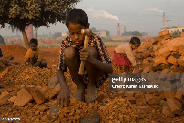 bangladeshi child brickmakers - slave girl stock pictures, royalty-free photos & images