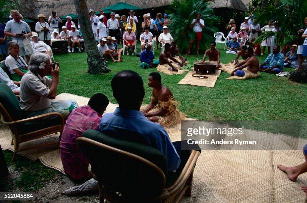 welcoming ceremony at resort - vanua levu eiland stockfoto's en -beelden