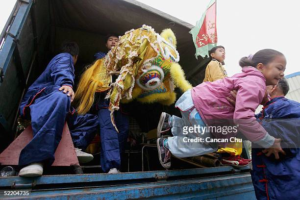 11 Lion Dance Performed To Bring Good Luck To Local Business Photos and  Premium High Res Pictures - Getty Images