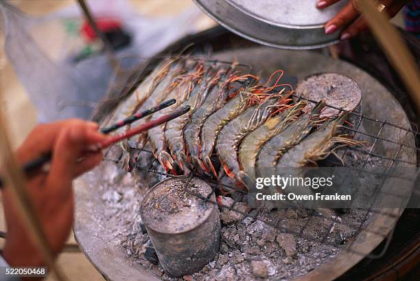 prawns cooking on a grill - nha trang stock pictures, royalty-free photos & images