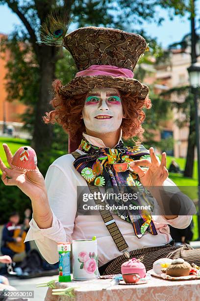 street artist in madrid - mad hatter stock pictures, royalty-free photos & images