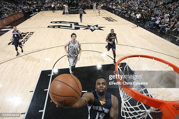 Hairston of the Memphis Grizzlies goes to the basket against the San Antonio Spurs in Game One of the Western Conference Quarterfinals during the...