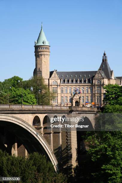 adolphe bridge and state savings bank in luxembourg city - grand duke henri of luxembourg stockfoto's en -beelden