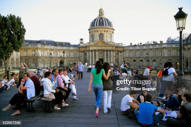 institut de france - barrio saint germain des prés fotografías e imágenes de stock