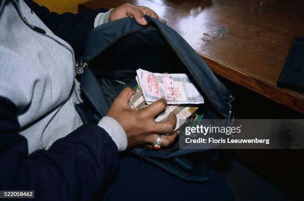 cash for gem trade in south asia - india nepal stock pictures, royalty-free photos & images