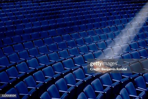 spotlight on seat in auditorium - solitario conceptos fotografías e imágenes de stock