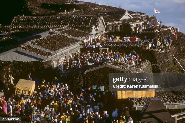 mount fuji crowds - mount fuji stock pictures, royalty-free photos & images